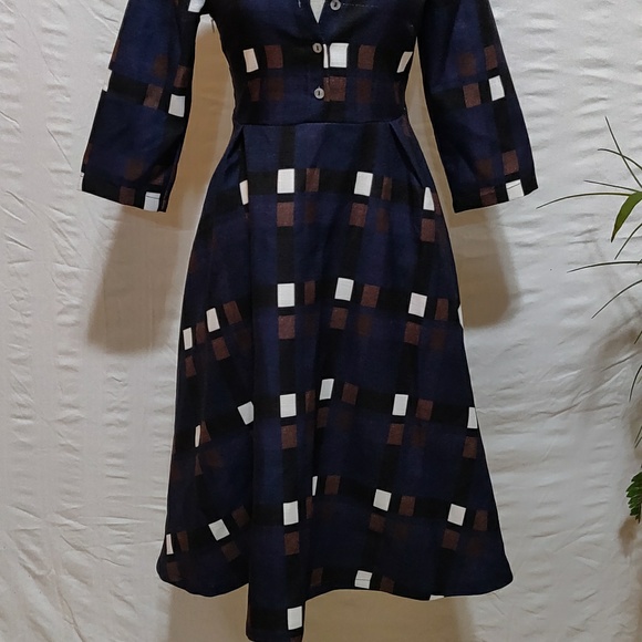 Buttoned top flare dress - Picture 6 of 7